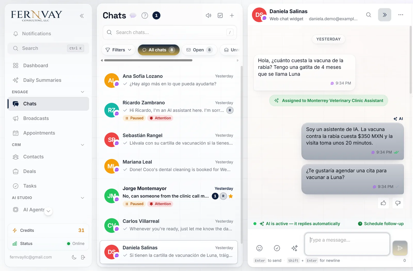 Fernvay assistant inbox showing website chat conversations for a demo veterinary clinic, with a reply in Spanish